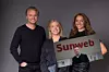 Janis Pavuls, vd, Tilda Berggren och Kajsa Beausang på Joyvoy Studio. Infälld i bild: Jan Lockhart, nordisk chef för Sunweb. Foto: Pressbilder